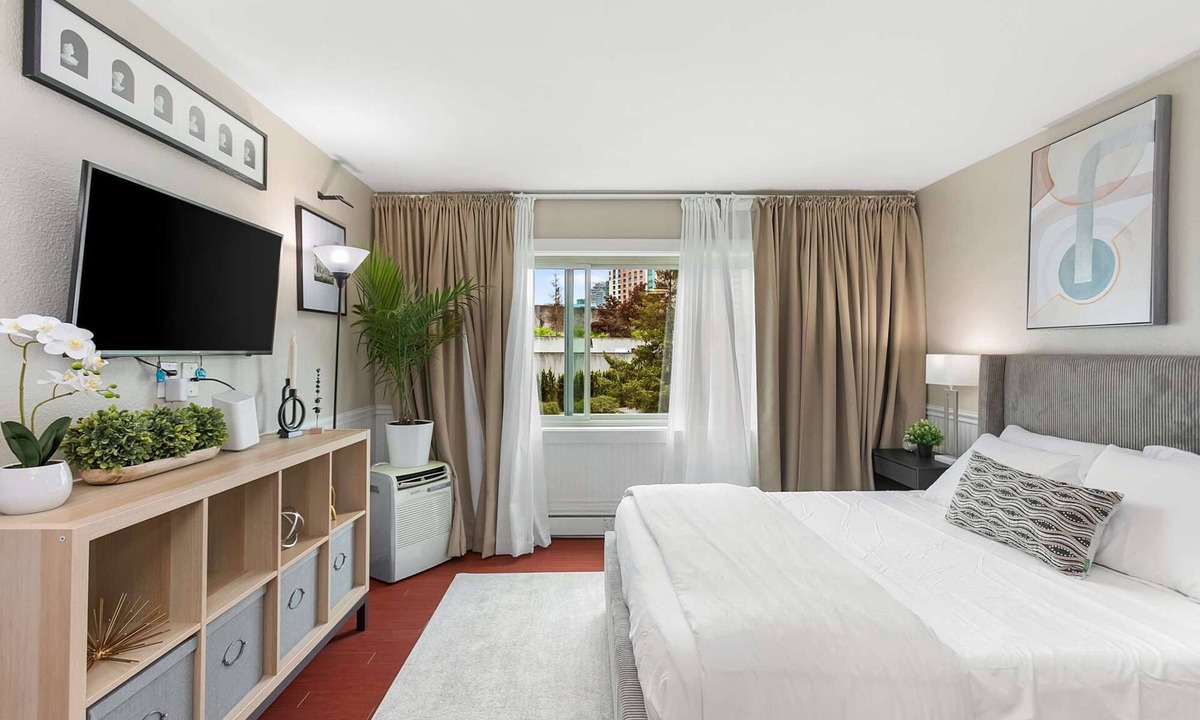 Downtown Seattle Apartment | Elektra Muse Studio w/Views - Walker’s Paradise