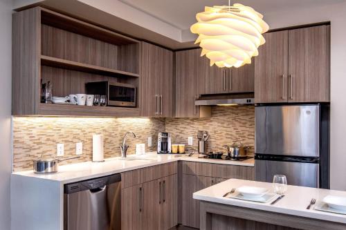 Coliseum Central Hotel | Element Hampton Peninsula Town Center