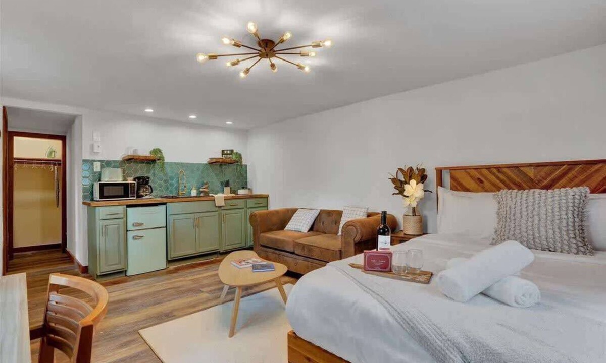 Canadensis Cabin | Elements Pocono Cabin | Firepit -Desk & Pickleball