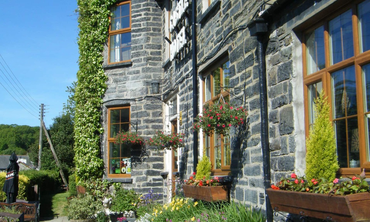 Dolwyddelan Hotel | Elen's Castle Hotel