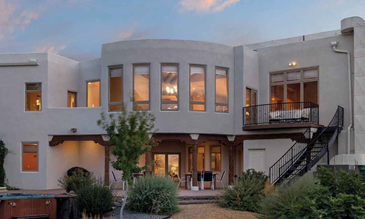 North Albuquerque Acres House | Elena's Sandia Sanctuary - An Irvie Home
