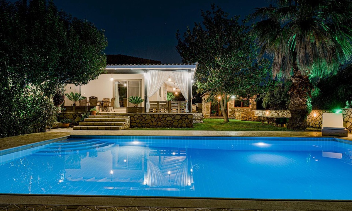 Fiolitis Villa | Eleonas Private pool villa