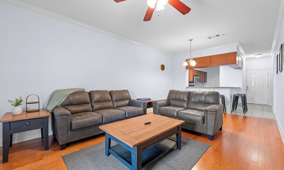 Tuscaloosa Condo | Elephant’s Den | 2BR Condo 3.2 mi from Campus – Perfect for Game Day!