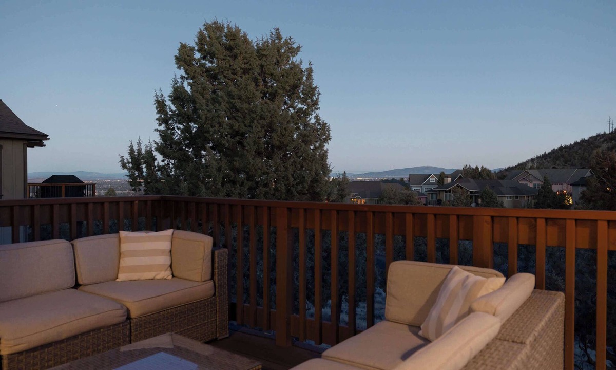 Redmond House | Elevated Escape | Modern 5BDR Retreat