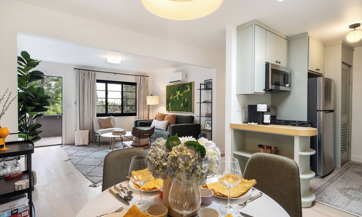 Mill Valley Apartment | Elevated Flat - Walk to Town - Casper King - Deck
