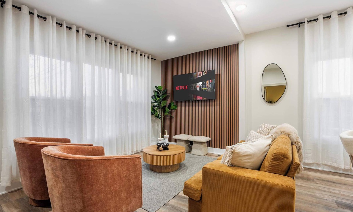Oak Park House | Elevated Gem - Sleeps 12 - 20 mins to Downtown Chicago