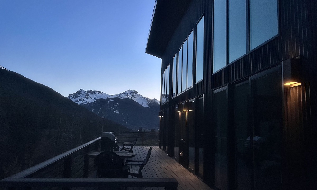 Silverton House | ELEVATED LIVING MOUNTAIN RETREAT