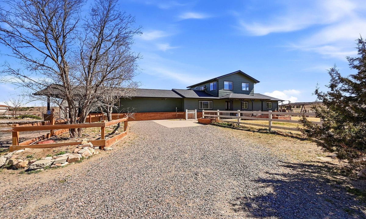 Longmont House | Elevated Stay in Longmont- Private, Stunning Views, Hot Tub + Equestrian Ready