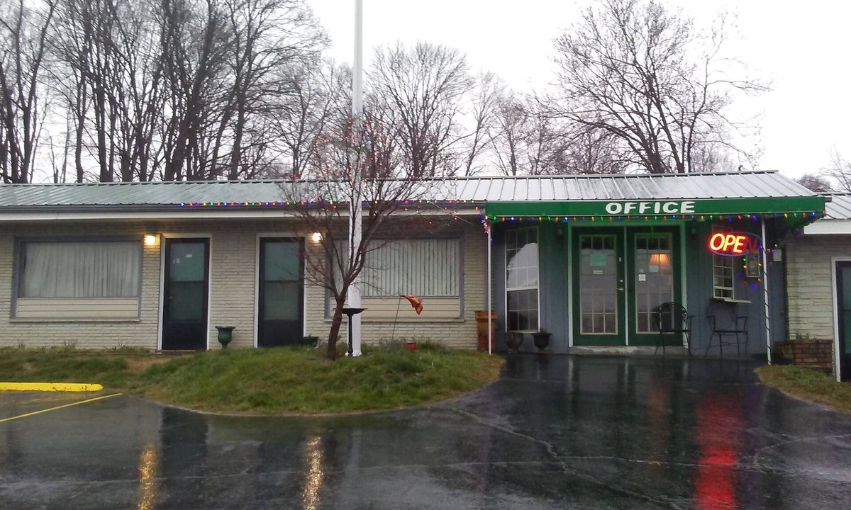 Johnson City Hotel | Eleven E Motel
