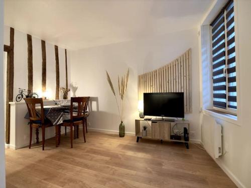 Elbeuf Apartment | Elfeuf centre - Chez Maxime