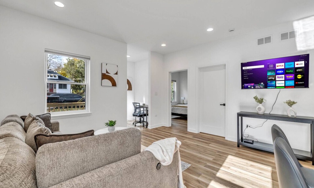 Elgin House | Elgin Escape –Near Train, Parks & Restaurants