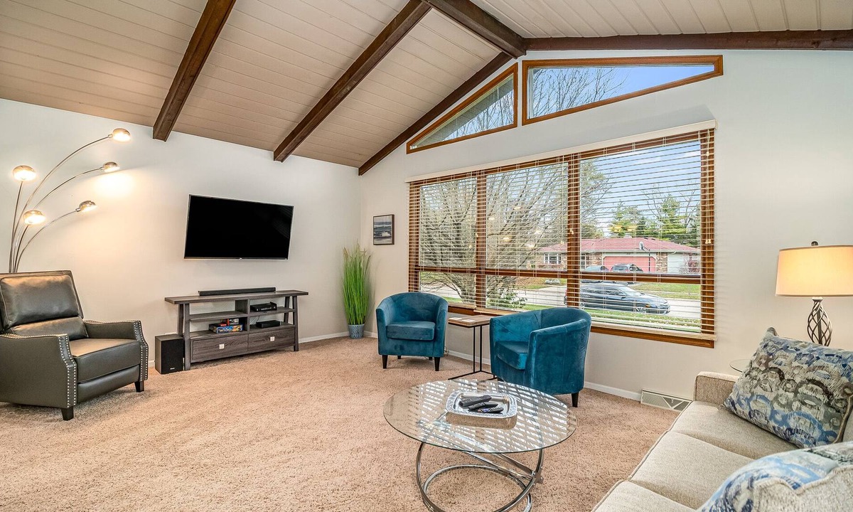 Elgin House | Elgin Rental - Greenridge