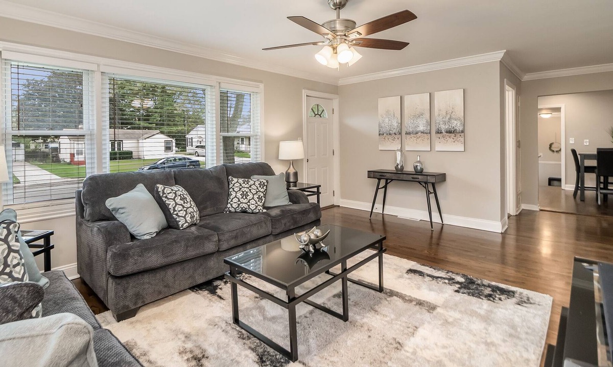 Elgin House | Elgin Rental- Jay St