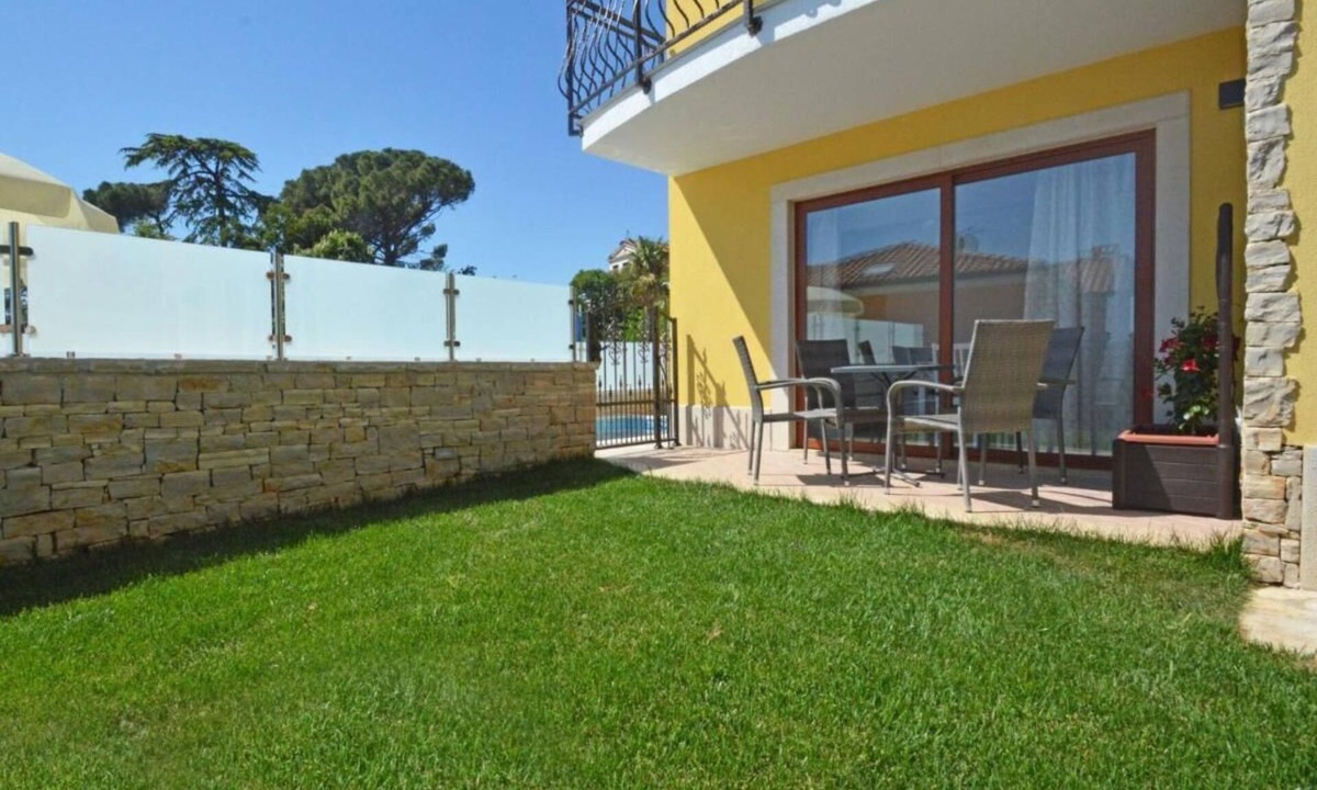 Savudrija Apartment | Elia Apartments 2 Complete apartment with private garden