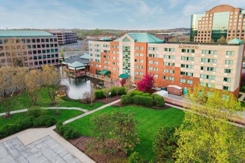 Maryland Heights Hotel | Elimwood Hotel, a Ramada by Wyndham