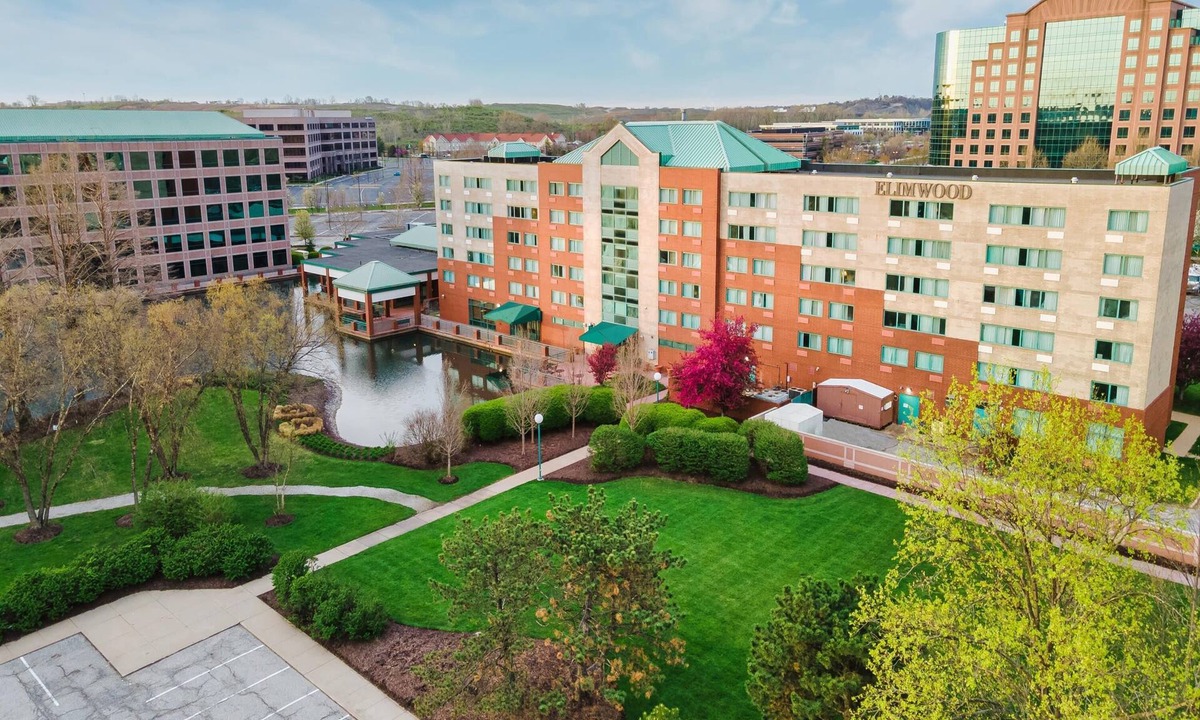 Maryland Heights Hotel | Elimwood Hotel, a Ramada by Wyndham