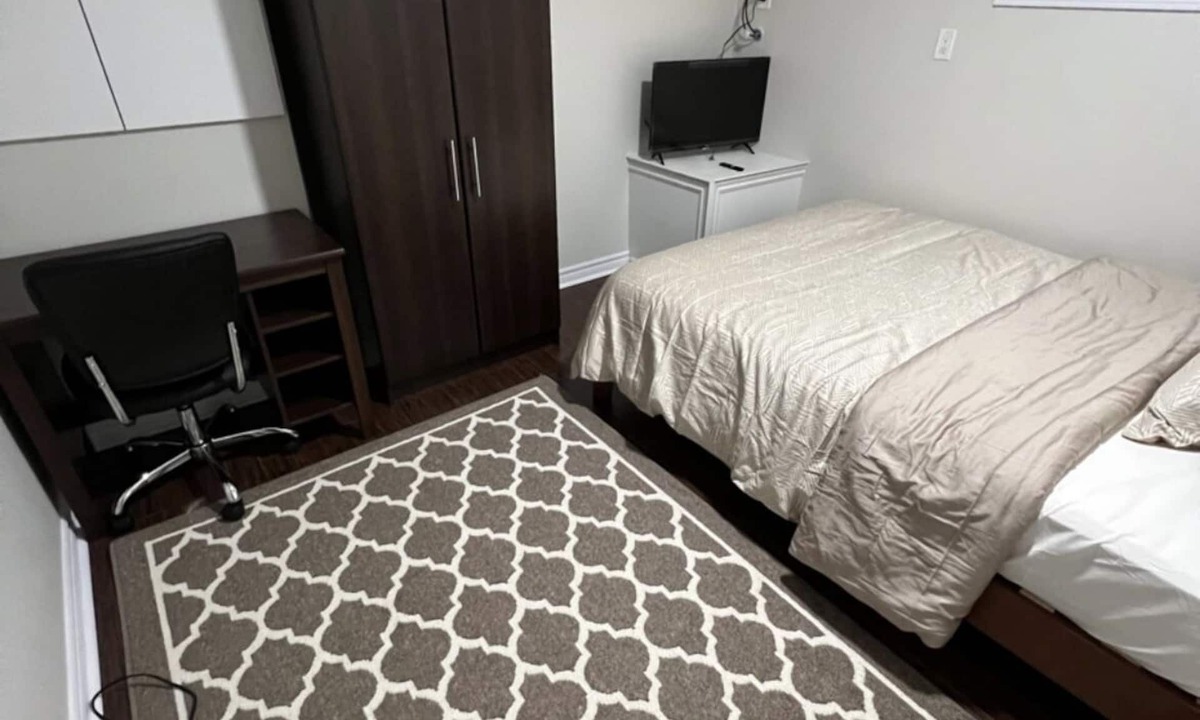 Milton House | Elite BR, Free Parking/Wifi, TV Shared Suite