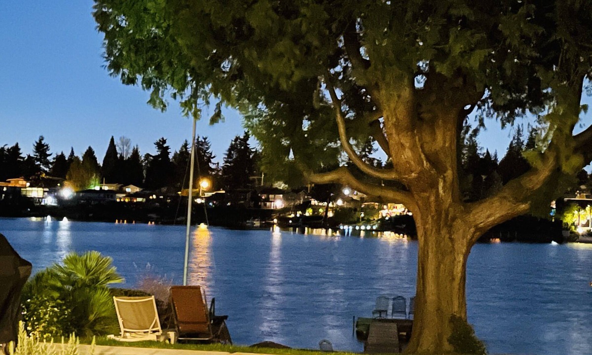 SeaTac Apartment | Elite Homes Water front Suit
