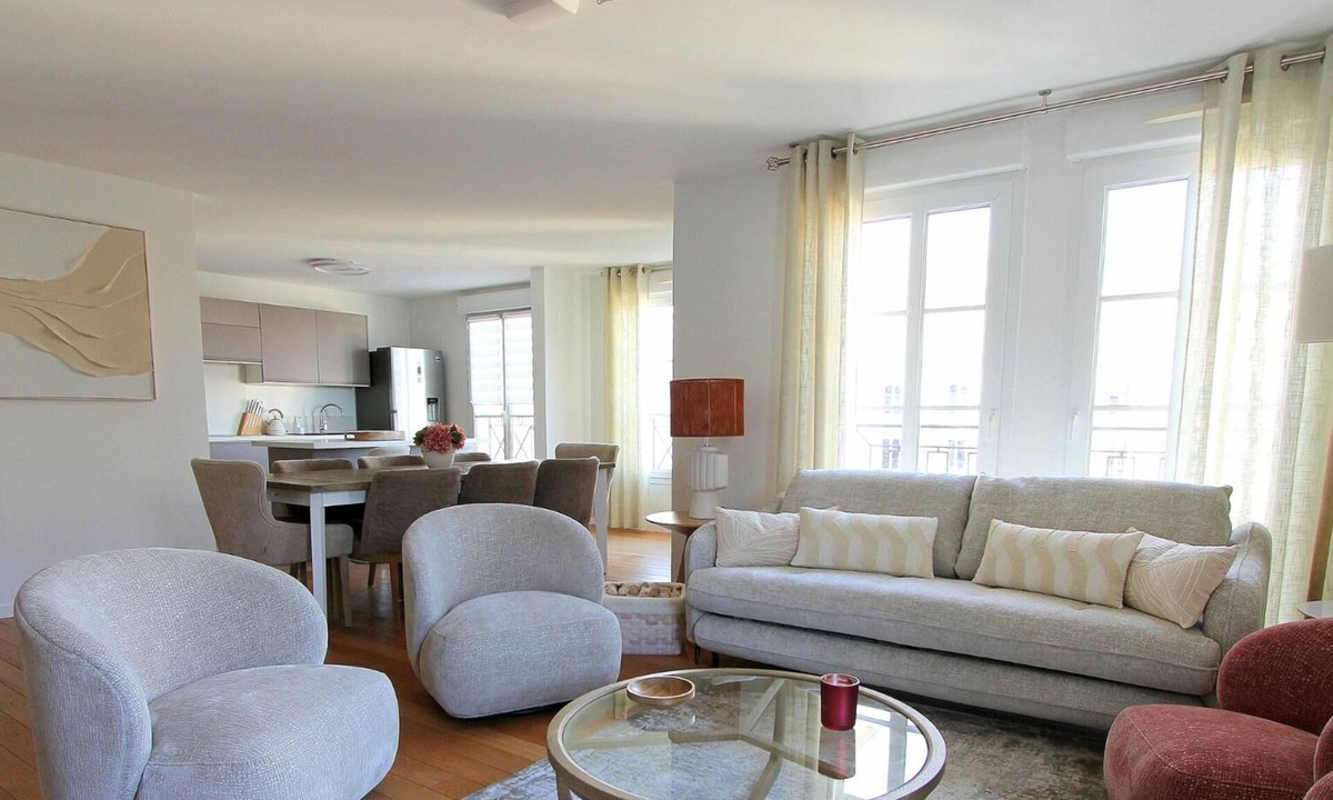 Serris Apartment | ELIZÉ 1 ~ Spacious apartment for 8 ~ Disneyland