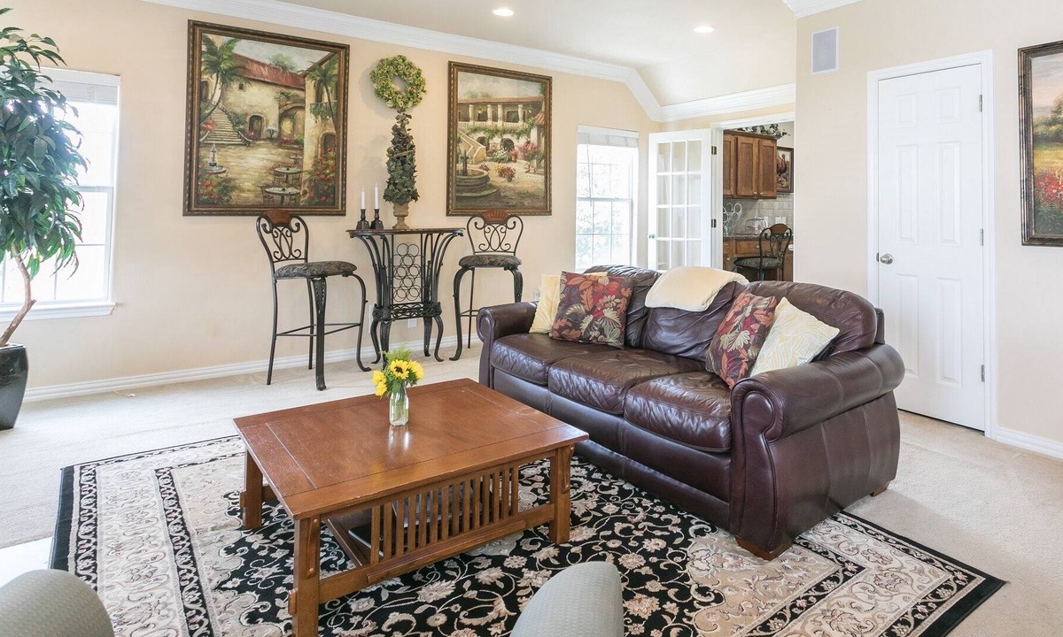 Fredericksburg House | Elizabeth Haus- Upper Suite | Fur Babies Welcome