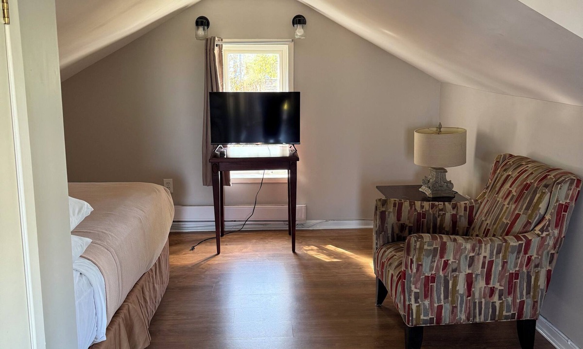 St. John's Apartment | Elizabeth Loft 1BR Parking Central