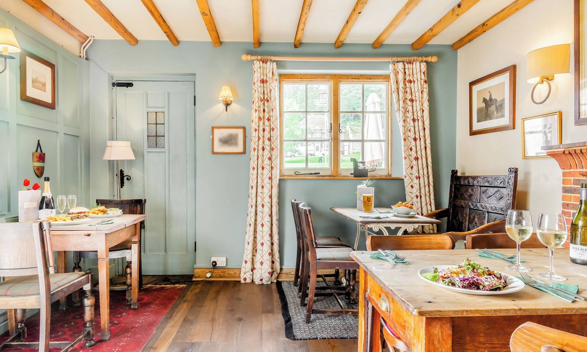 East Dean and Friston Hotel | Elizabeth -Tiger Inn