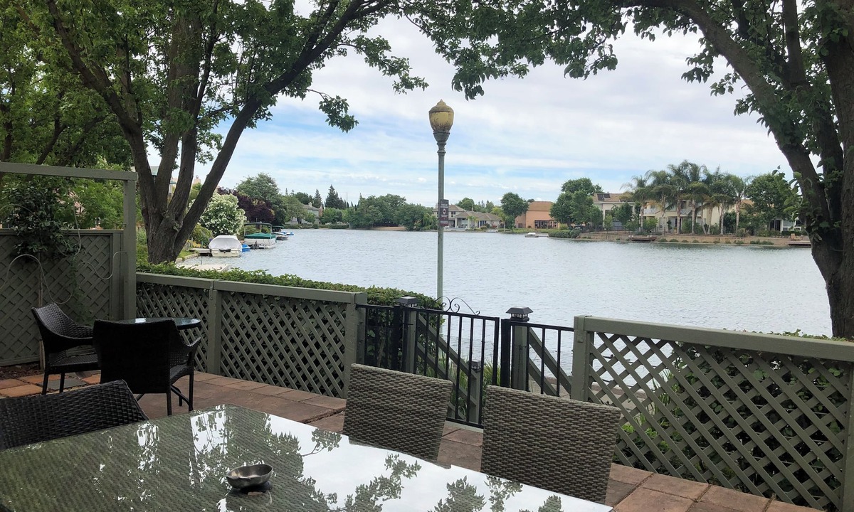 Laguna West-Lakeside House | Elk Grove Waterfront with King Bed