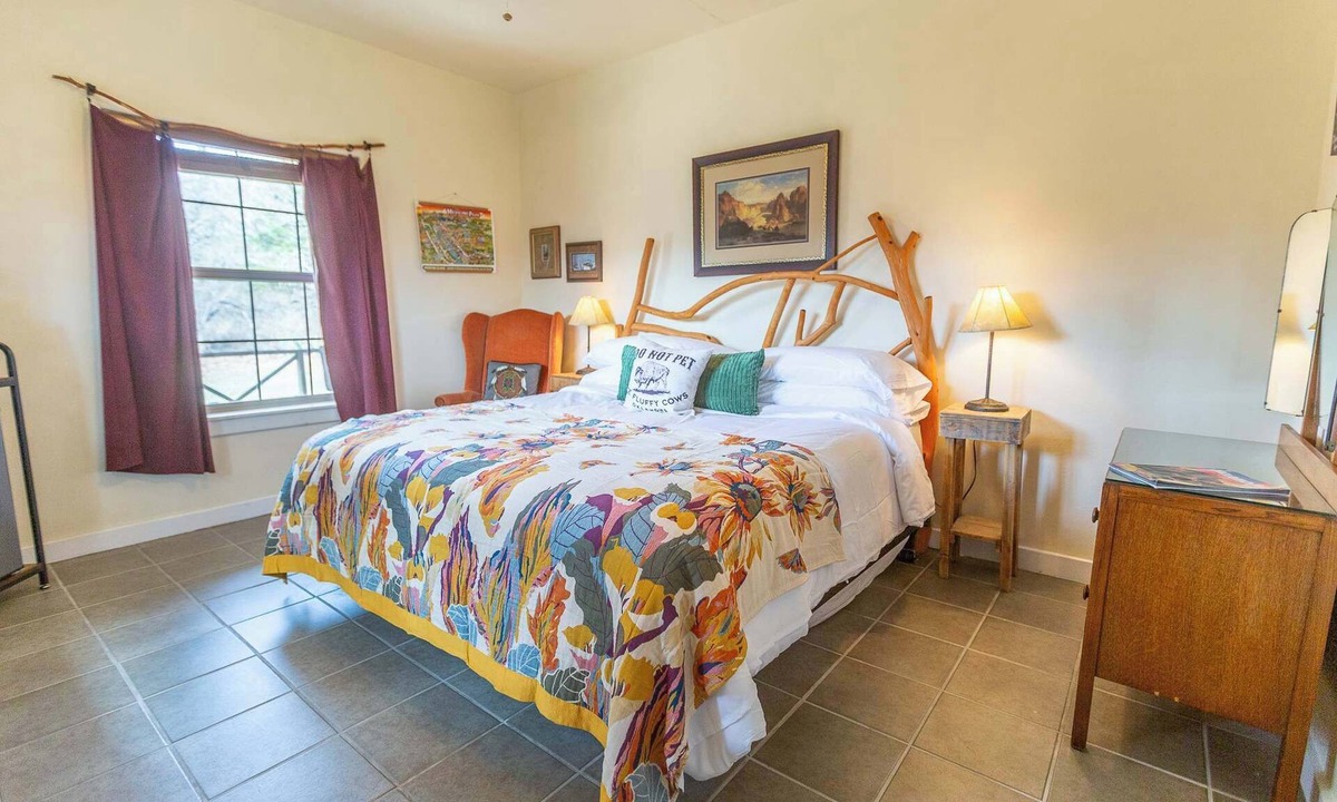 Medicine Park Apartment | Elk Song - Stardust Inn - Triple Z