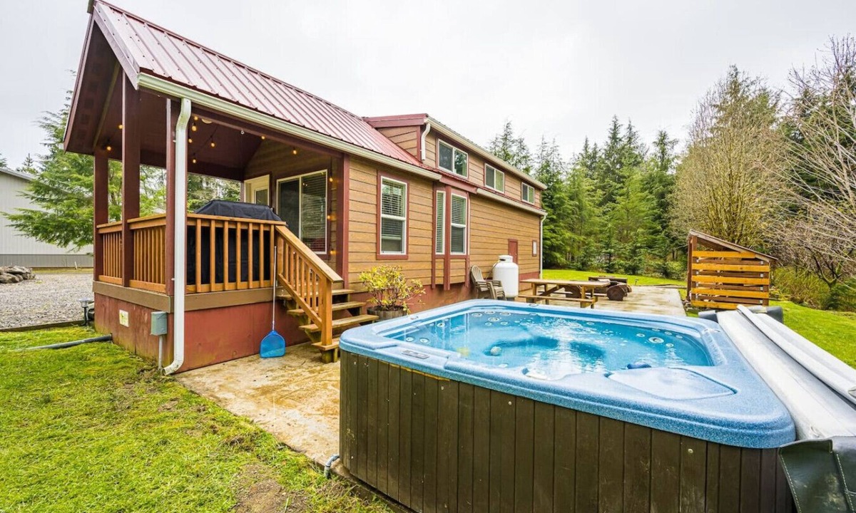 Forks Cabin | ElkCreekInn: creekside tiny home