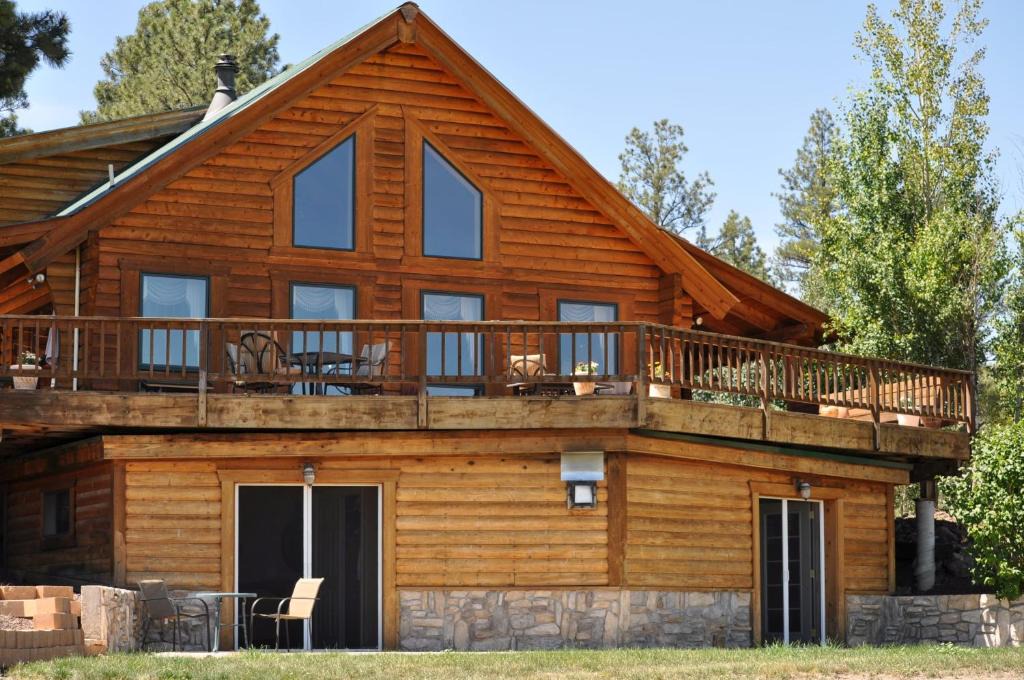 Pagosa Springs Bed & Breakfast | Elkwood Manor Bed & Breakfast