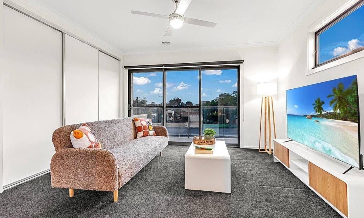 Echuca House | Ella On Hare - Echuca Holiday Homes