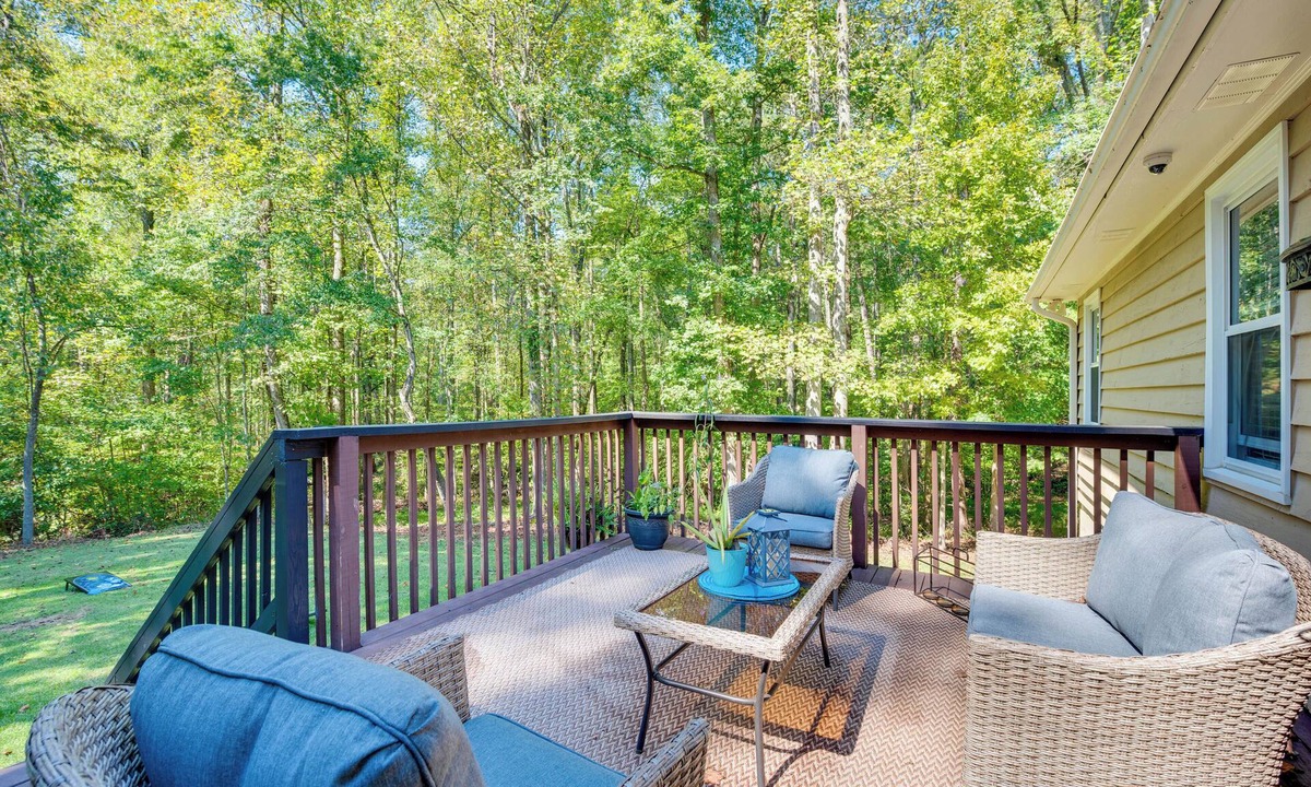 Ellenwood House | Ellenwood Family Home: Fire Pit, Deck & Pool Table