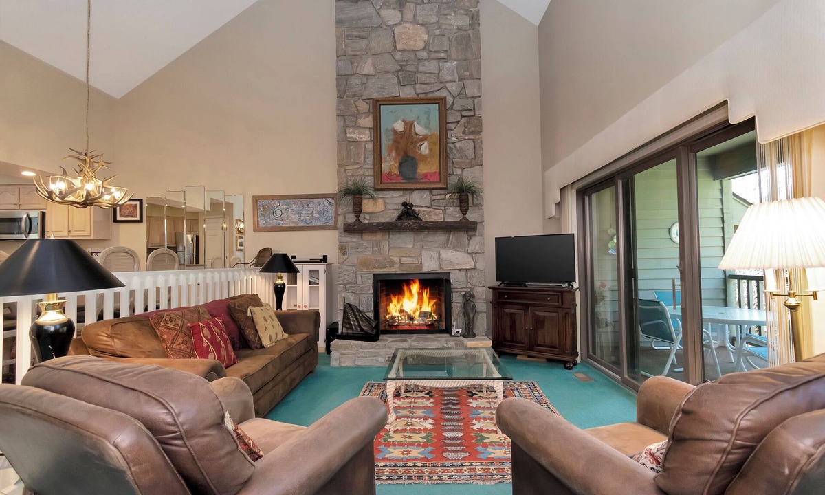 Blowing Rock Condo | Elm 2 | Restaurant, Pool, Spa