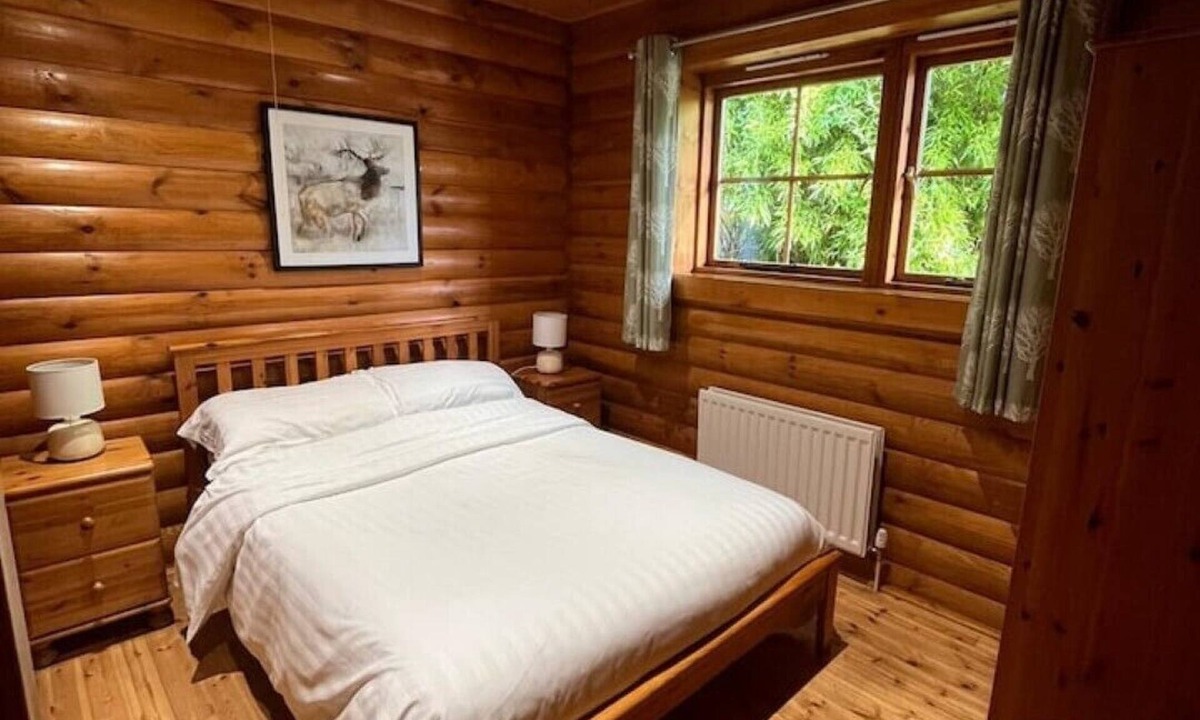 Aymestrey Cabin | 'elm' Countryside Log Cabin With Private Hot Tub