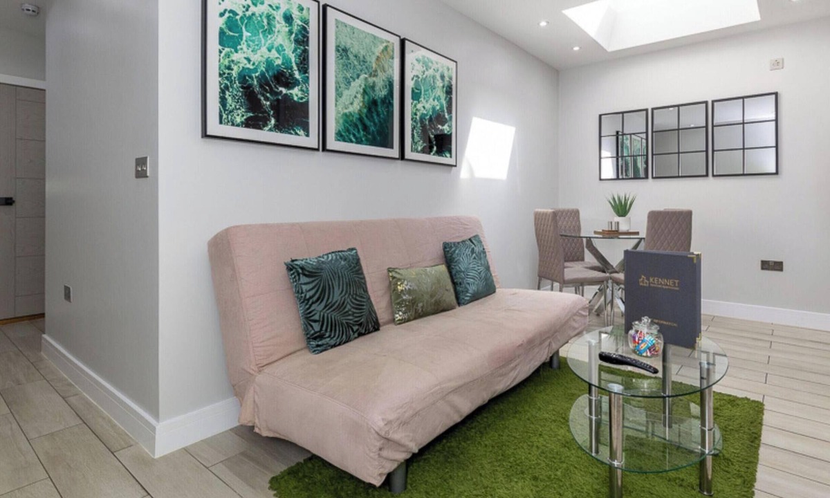 Reading Apartment | Elm House - 1-Bed, 1-Bath with Private Terrace