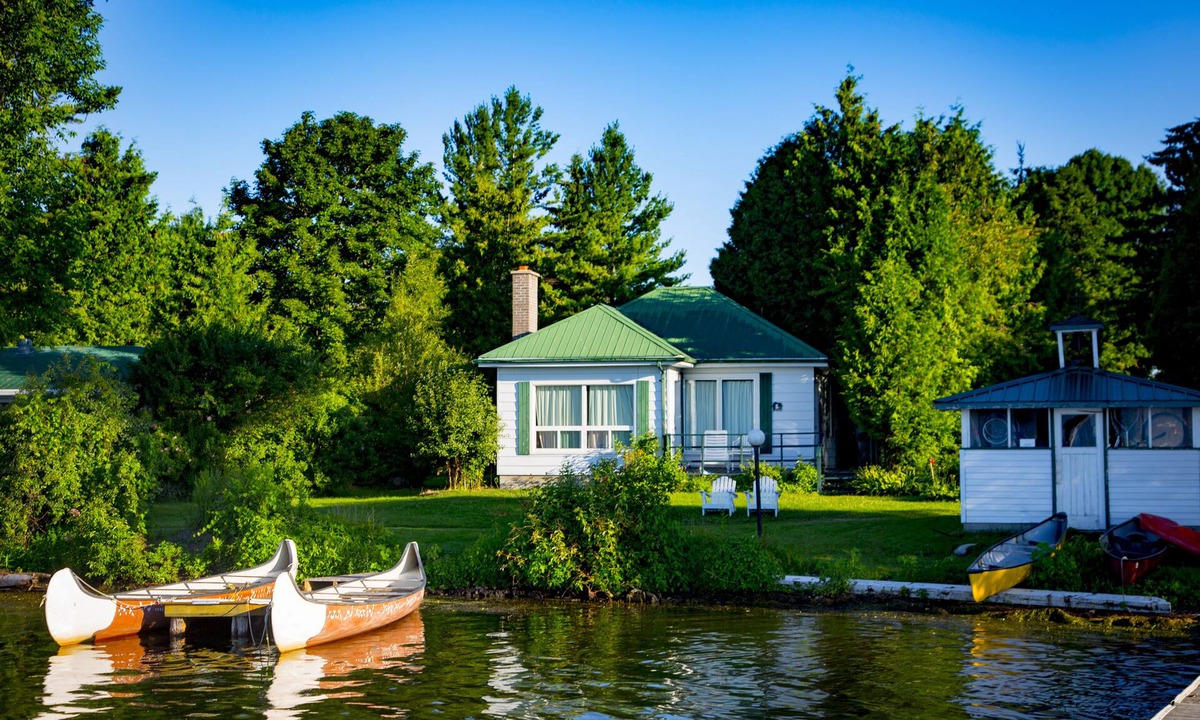 Otonabee-South Monaghan Cottage | Elmhirst's Resort - On a lake