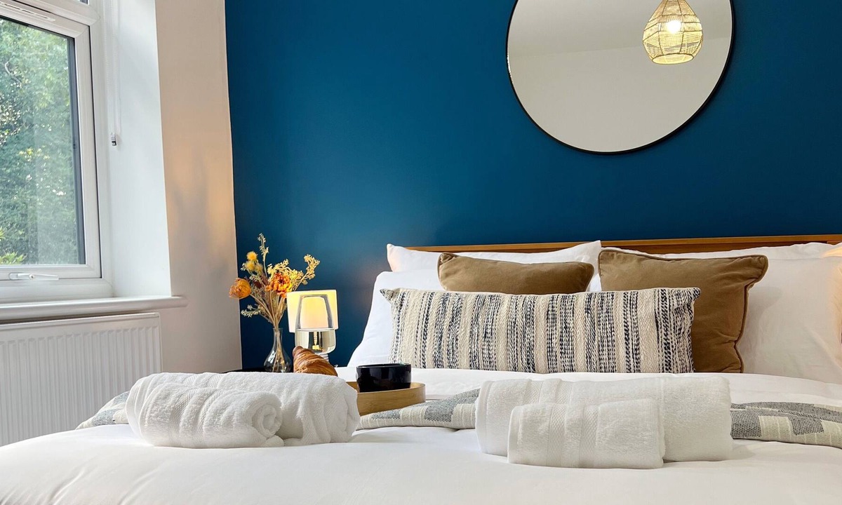 Rufford House | Elmsgate - Cozy Coventry Haven