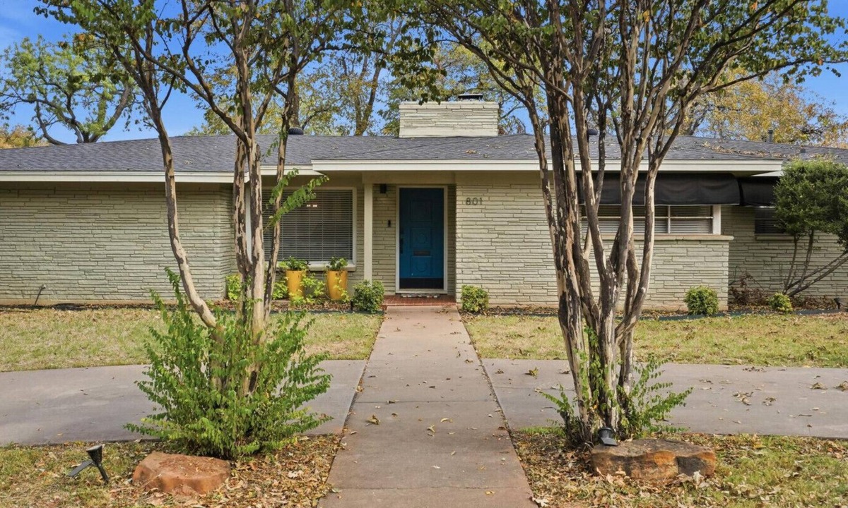 Elmwood Area House | Elmwood Family Home, Spacious MCM Design, Sleeps 7