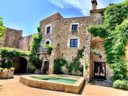 Capmany Villa | ELS RACONS DEL FORT Castle in wine territory