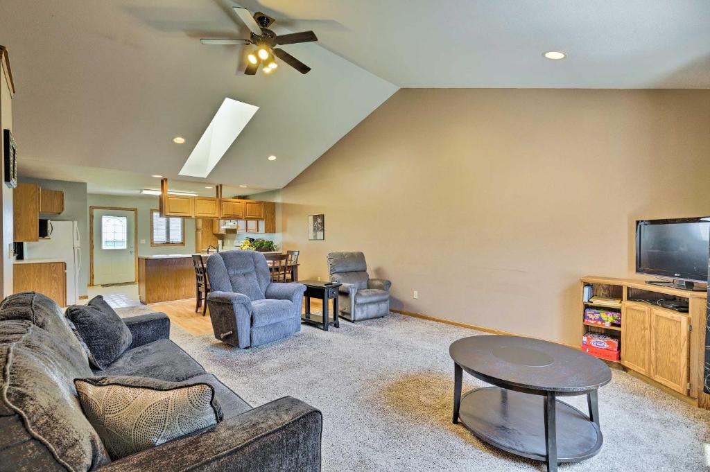 Elwood House | Elwood Townhome w/Patio - 7 Mi to Johnson Lake