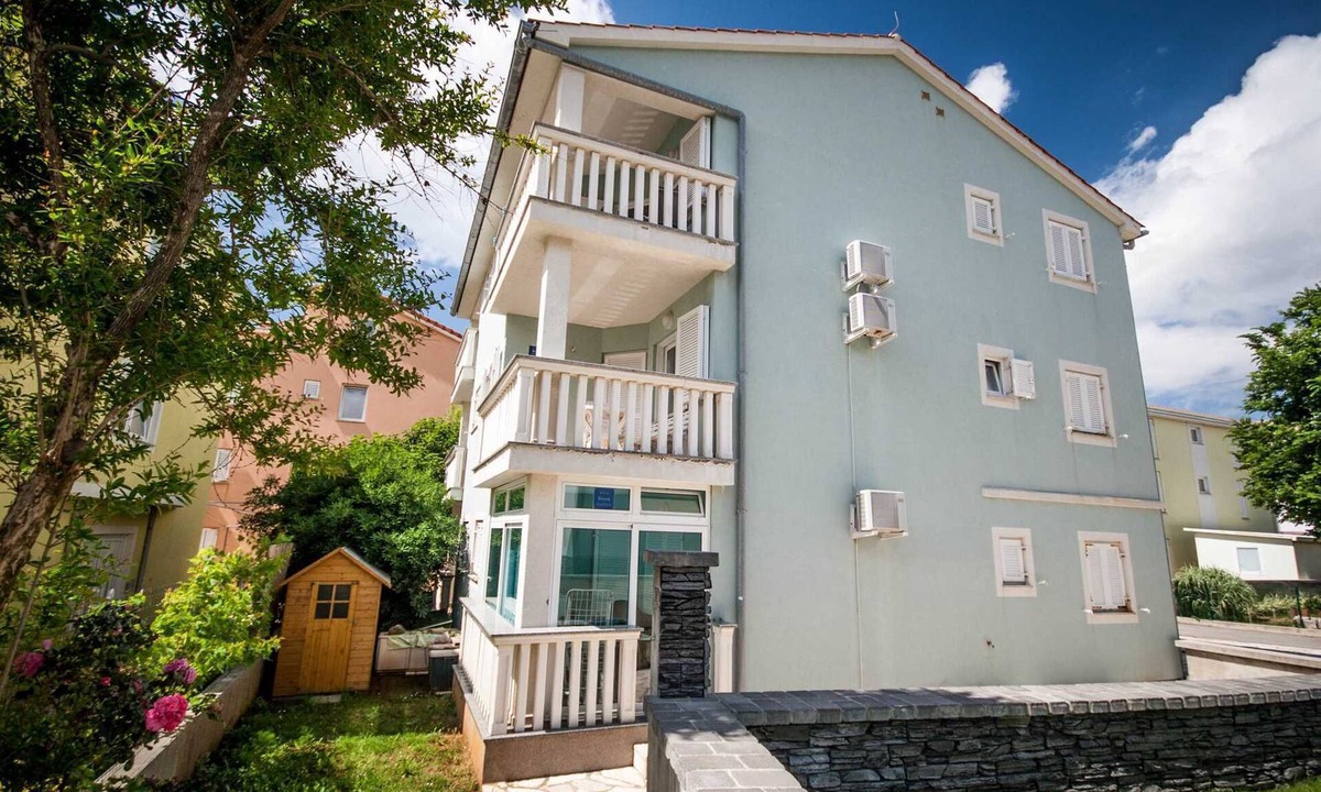Jurandvor Apartment | Ema - Cozy Pet-friendly Suite for Two with Parking