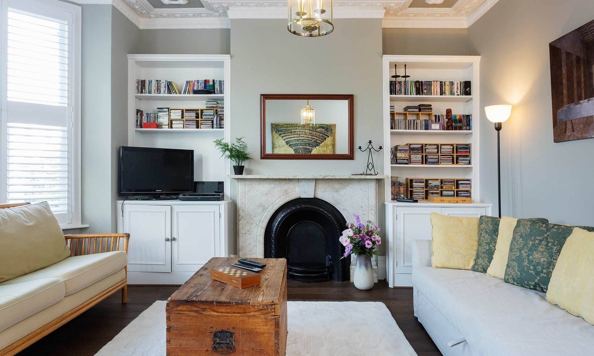 Oval House | Embassy Elegance, by Veeve