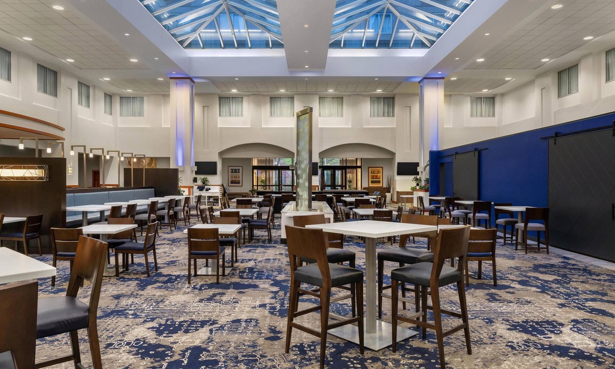 East Boston Hotel | Embassy Suites Boston Logan Airport