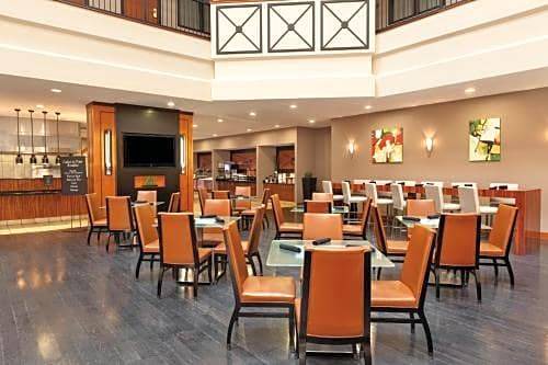 Lyndon Hotel | Embassy Suites by Hilton Louisville East