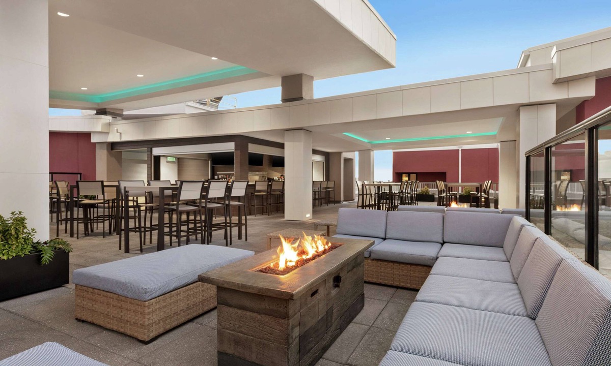 Downtown Wilmington Hotel | Embassy Suites by Hilton Wilmington Riverfront