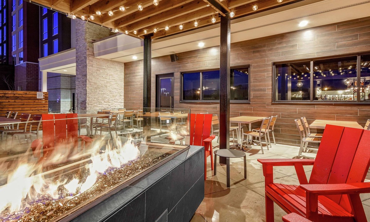 Jonesboro Hotel | Embassy Suites by Hilton Jonesboro Red Wolf Convention Center