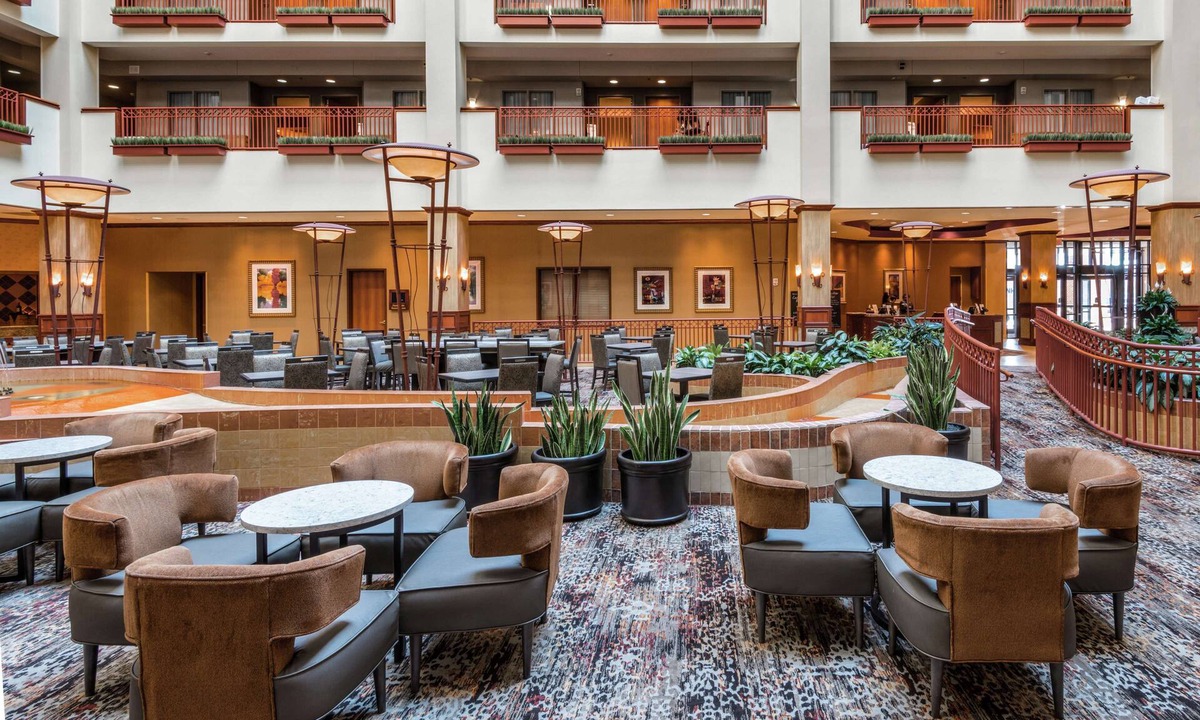 St. Charles Hotel | Embassy Suites by Hilton St. Louis St. Charles