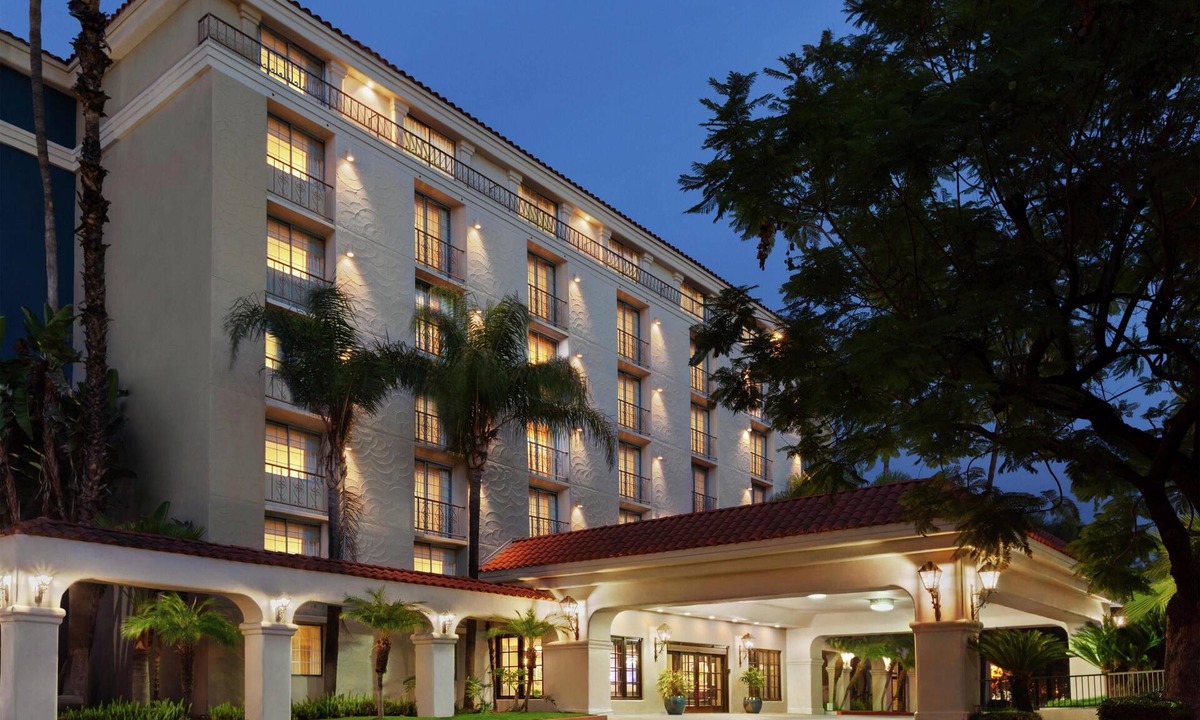 Arcadia Hotel | Embassy Suites by Hilton Arcadia Pasadena Area