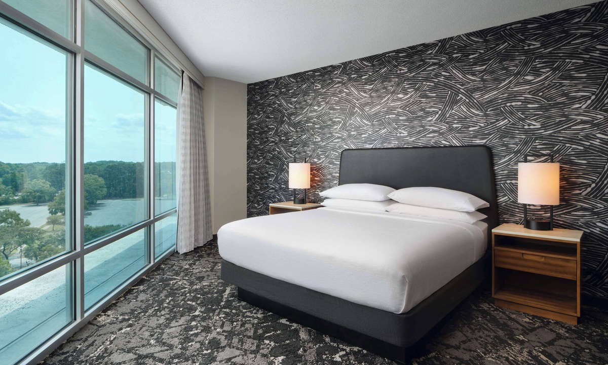 Coliseum Central Hotel | Embassy Suites by Hilton Hampton Convention Center
