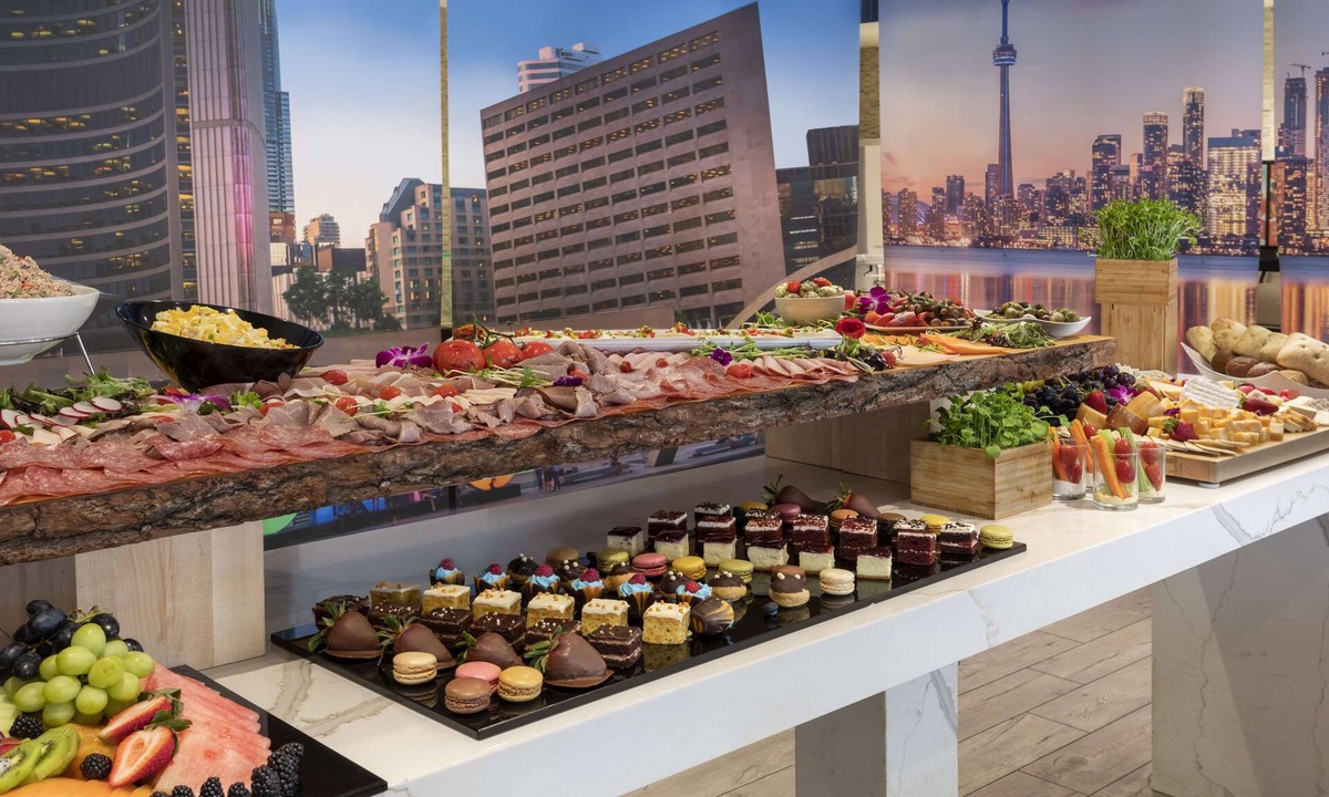 Northeast Mississauga Hotel | Embassy Suites by Hilton Toronto Airport